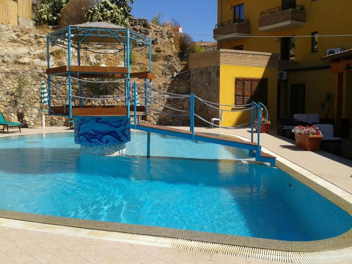 Hotel Le Palme Sant'Anna Arresi Exterior photo