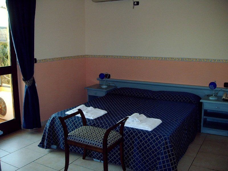 Hotel Le Palme Sant'Anna Arresi Exterior photo